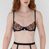 Product thumbnail Model 5'7' wearing size 32B/34A