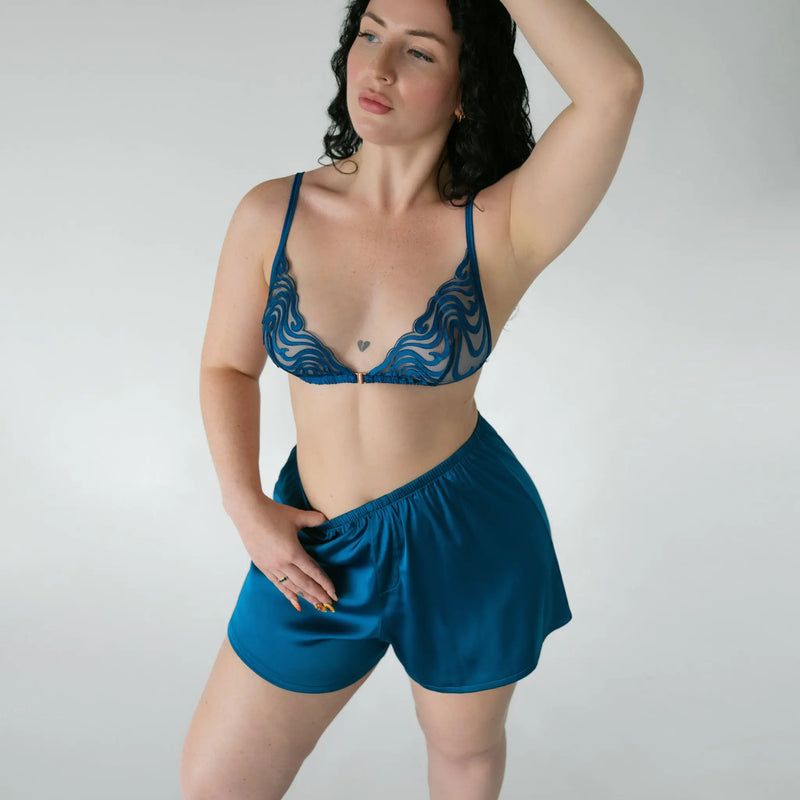 Model 5'5" 34C wearing size M