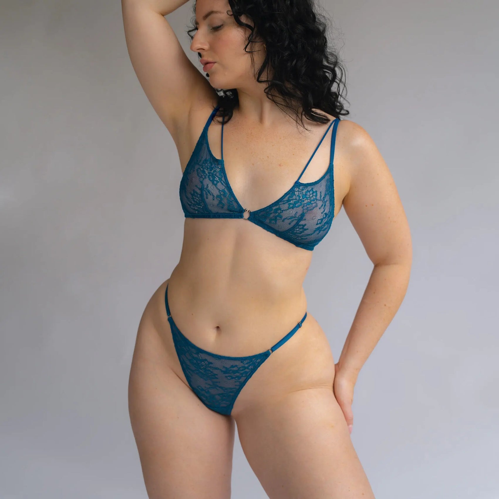Model 5'5" 34C wearing bra size M, Panty size M/L