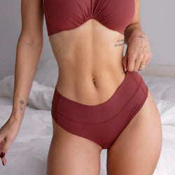 Model 5'6" wearing size XS