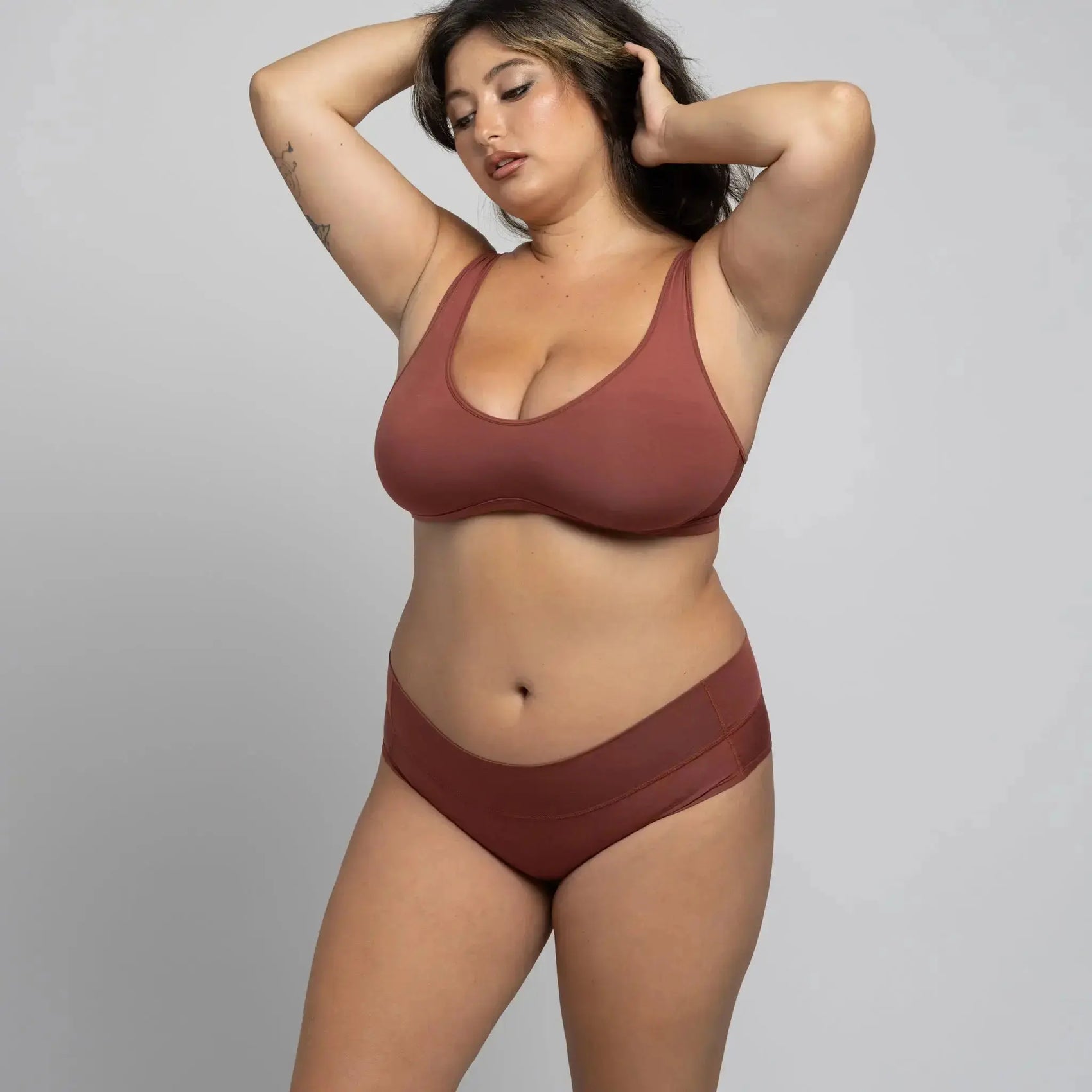 Model 5'6" 36F wearing bra size XL and bottom L