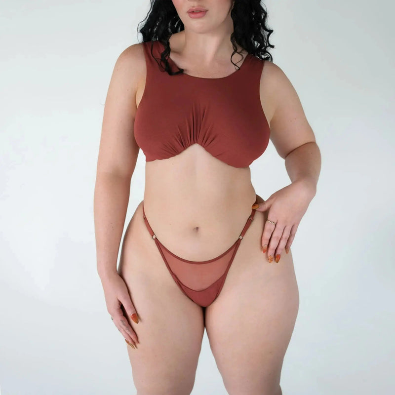 Model 5'5" 34C wearing size M bra and L bottom