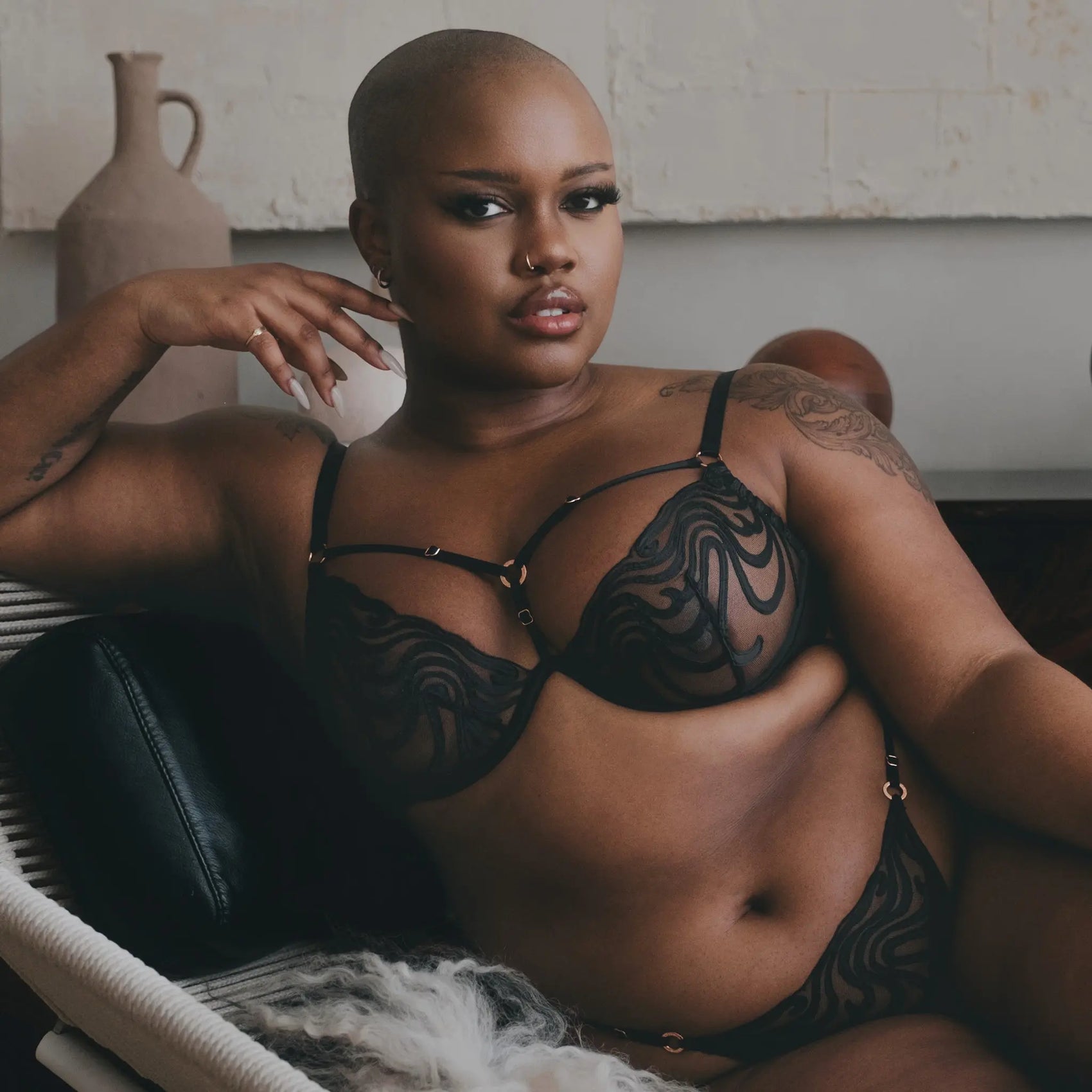 Model 4'11" wearing size 34DD/36D