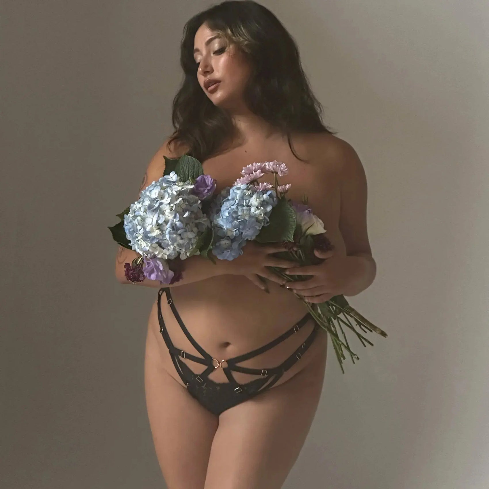 Model 5'7" wearing size XL
