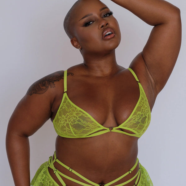 Model 4'11" wearing size L