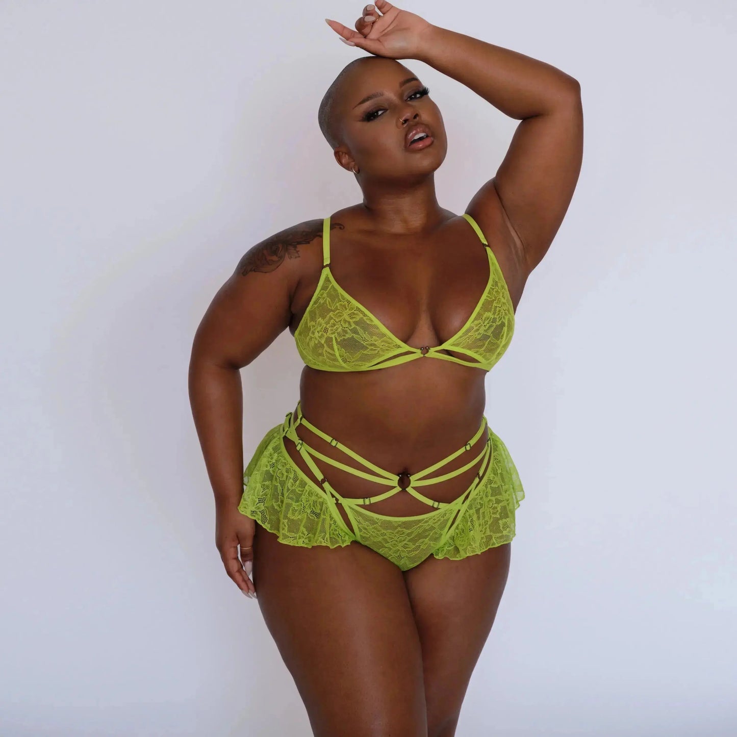 Model 4'11" wears size XL/1X