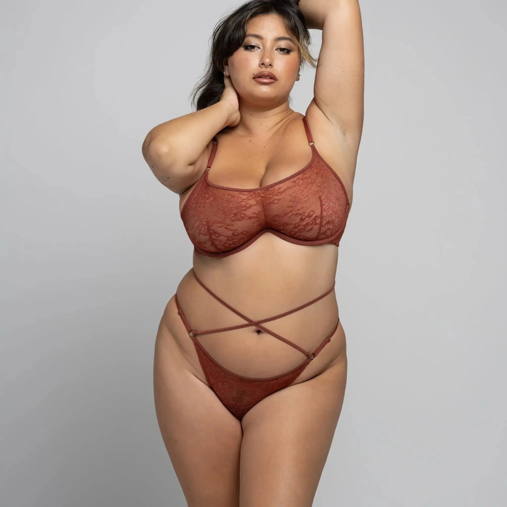 Model 5'6" bra 36DDD wearing bra size XL panty L