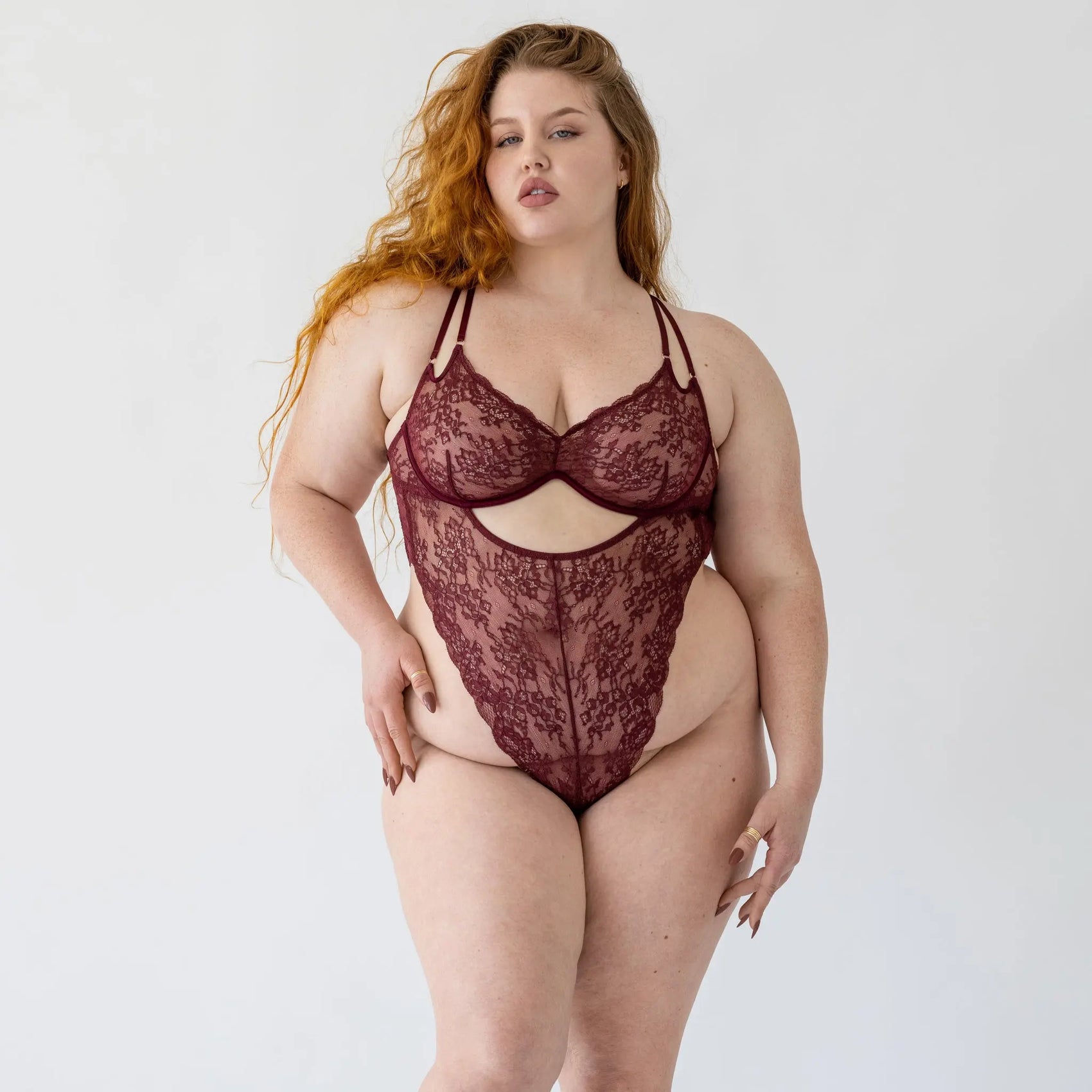 Model 5'4" 40C wearing size XL