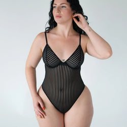 Model 5'6" 34D wearing size M