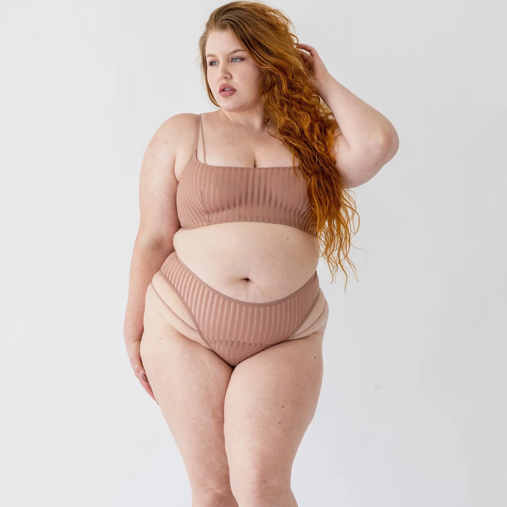Model 5'4" 40C wearing size XXL/1X
