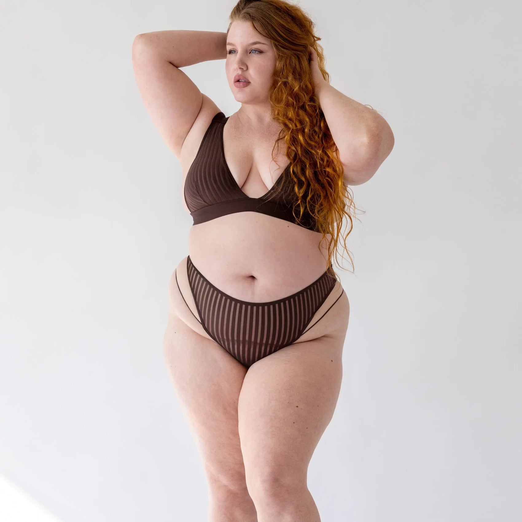 Model 5'4" 40C wearing size XL