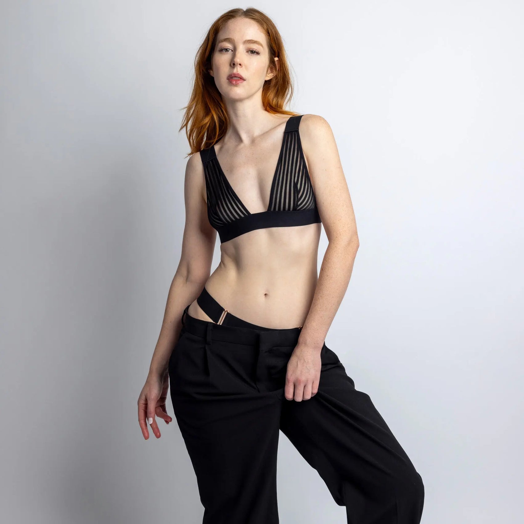 Model 5'7" 32B wearing size XS