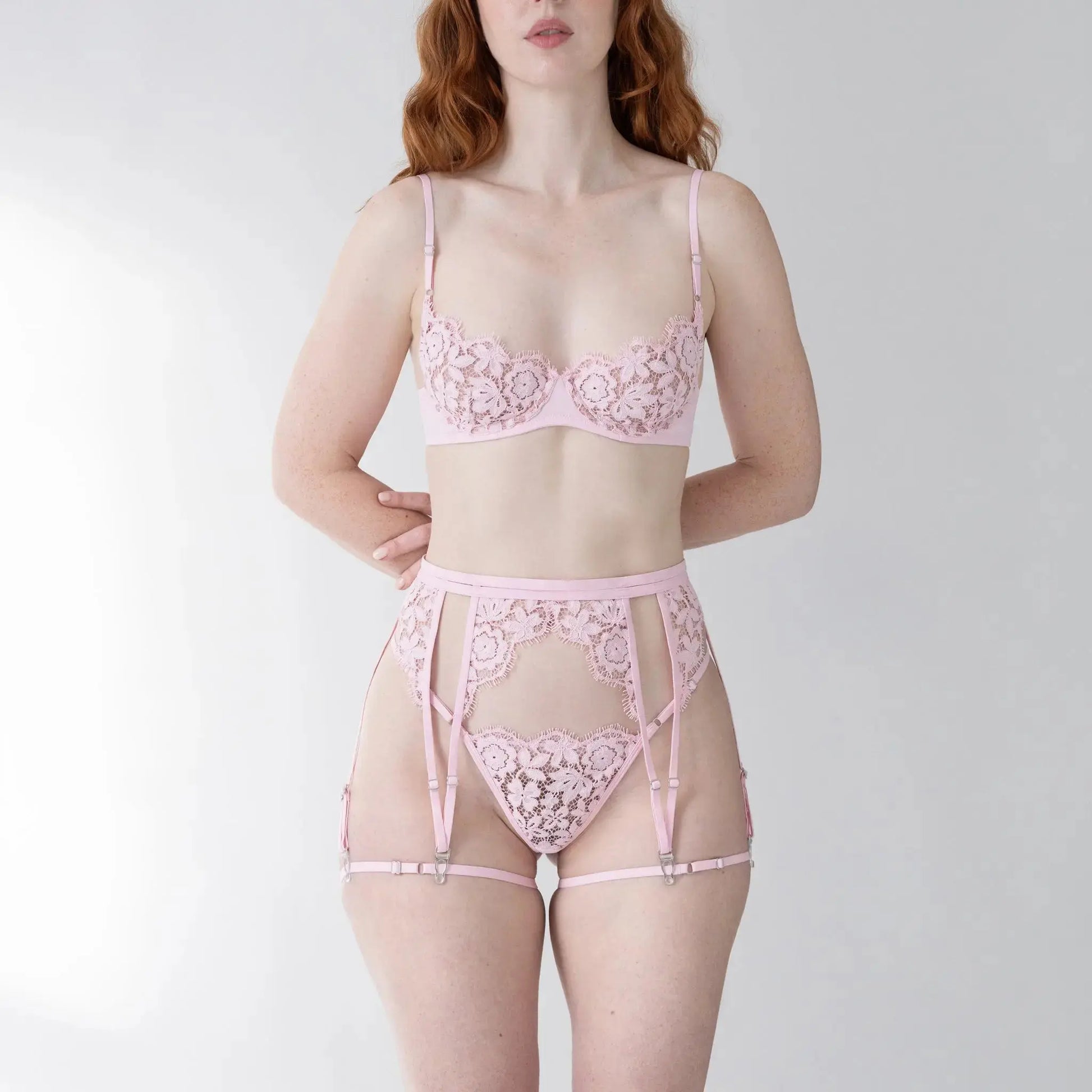 Model 5'6" wears size 32B/34A bra and XS/S garter