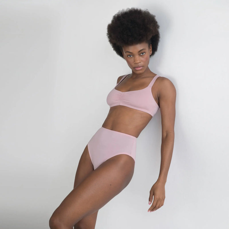 Caress Sweetheart Bralette Fleur Pink - Monique Morin Model 5’8’’ 34B wearing size S