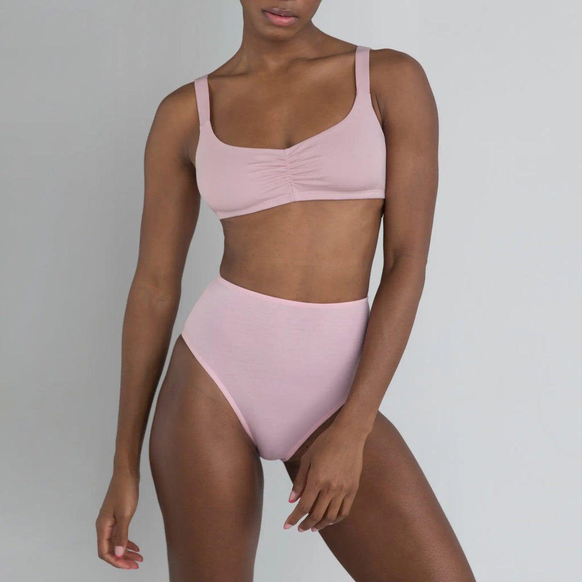 Model 5’8’’ wearing size XS