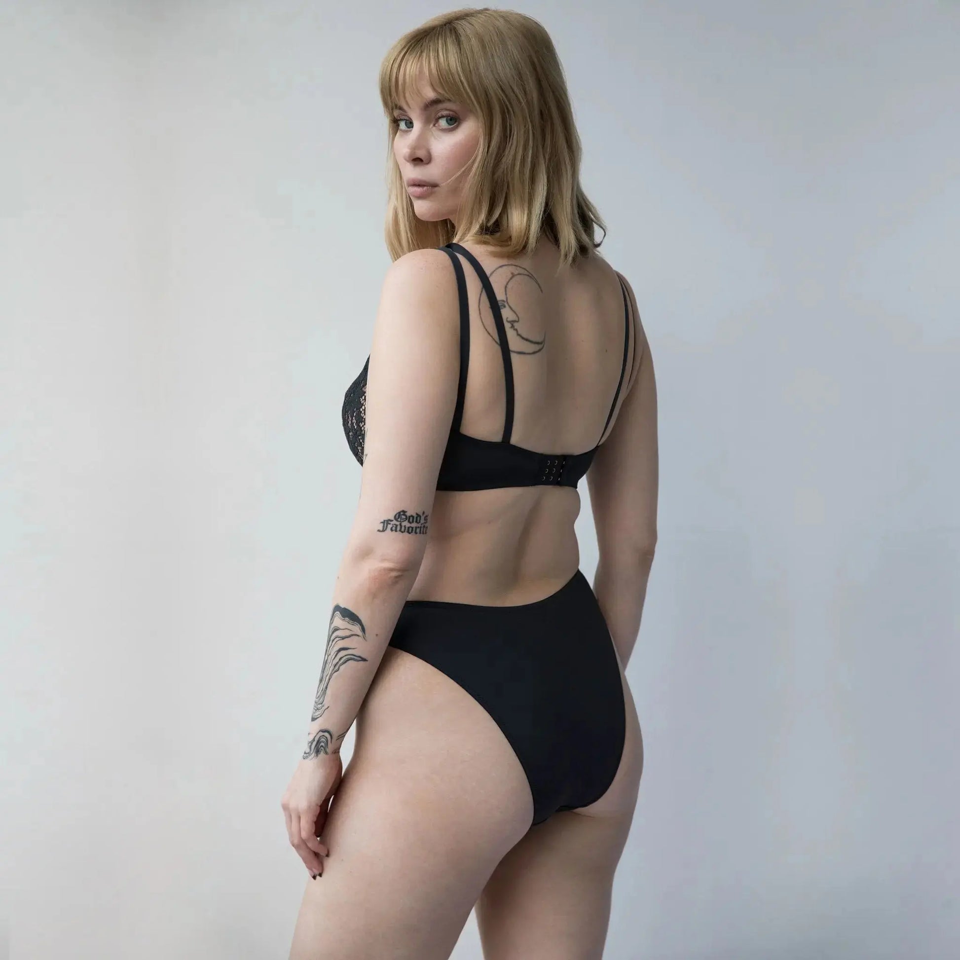 Monique Morin Model 5'9" wearing size 34D