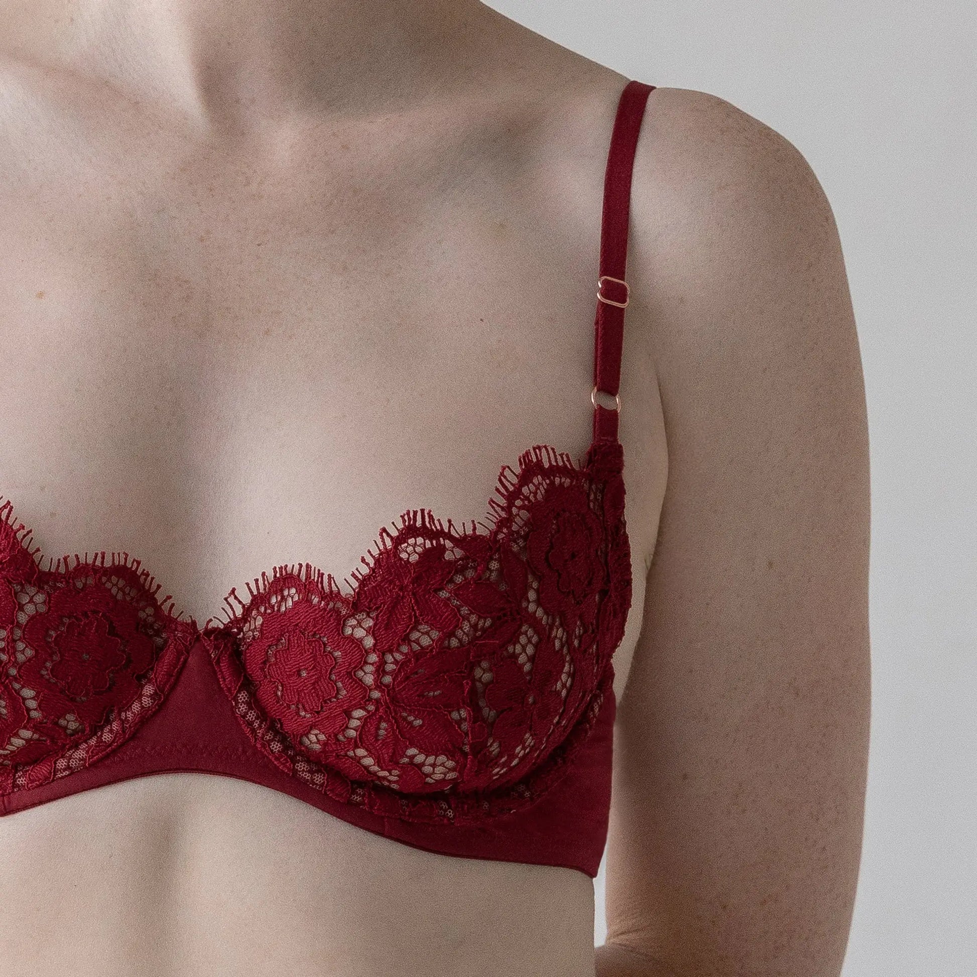 Model 5'7" wearing size 32B/34A