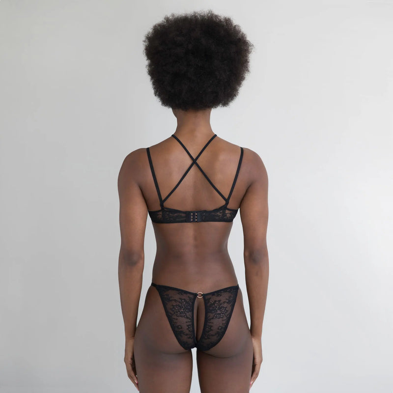 Rush Bikini Ouvert Black - Monique Morin Model 5’8’’ wearing size S