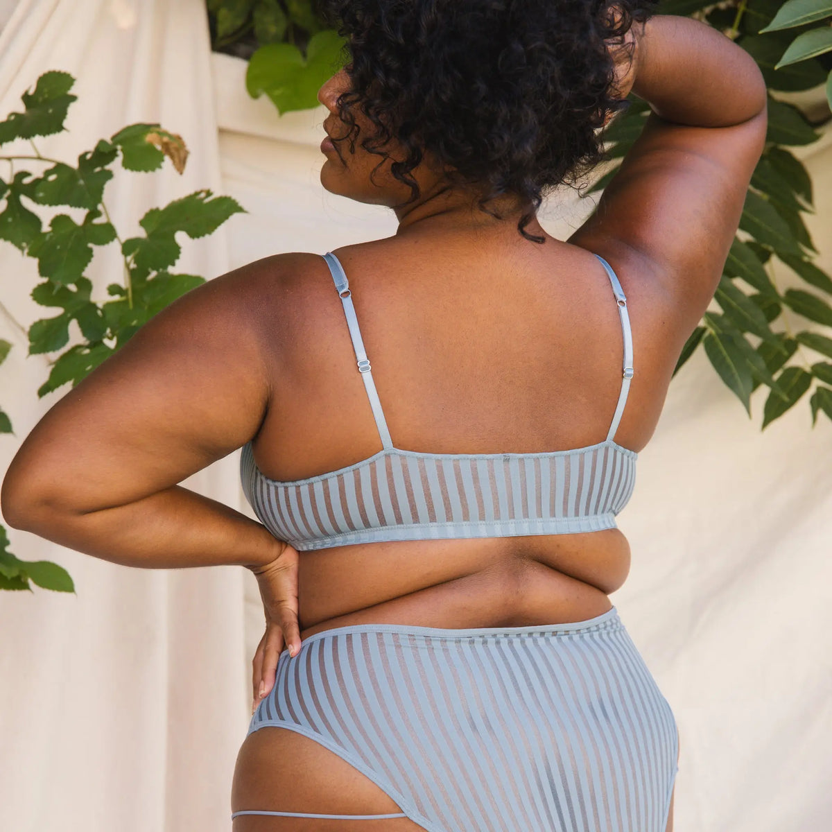 Monique Morin Model 5'7" 40DD wearing size 1X