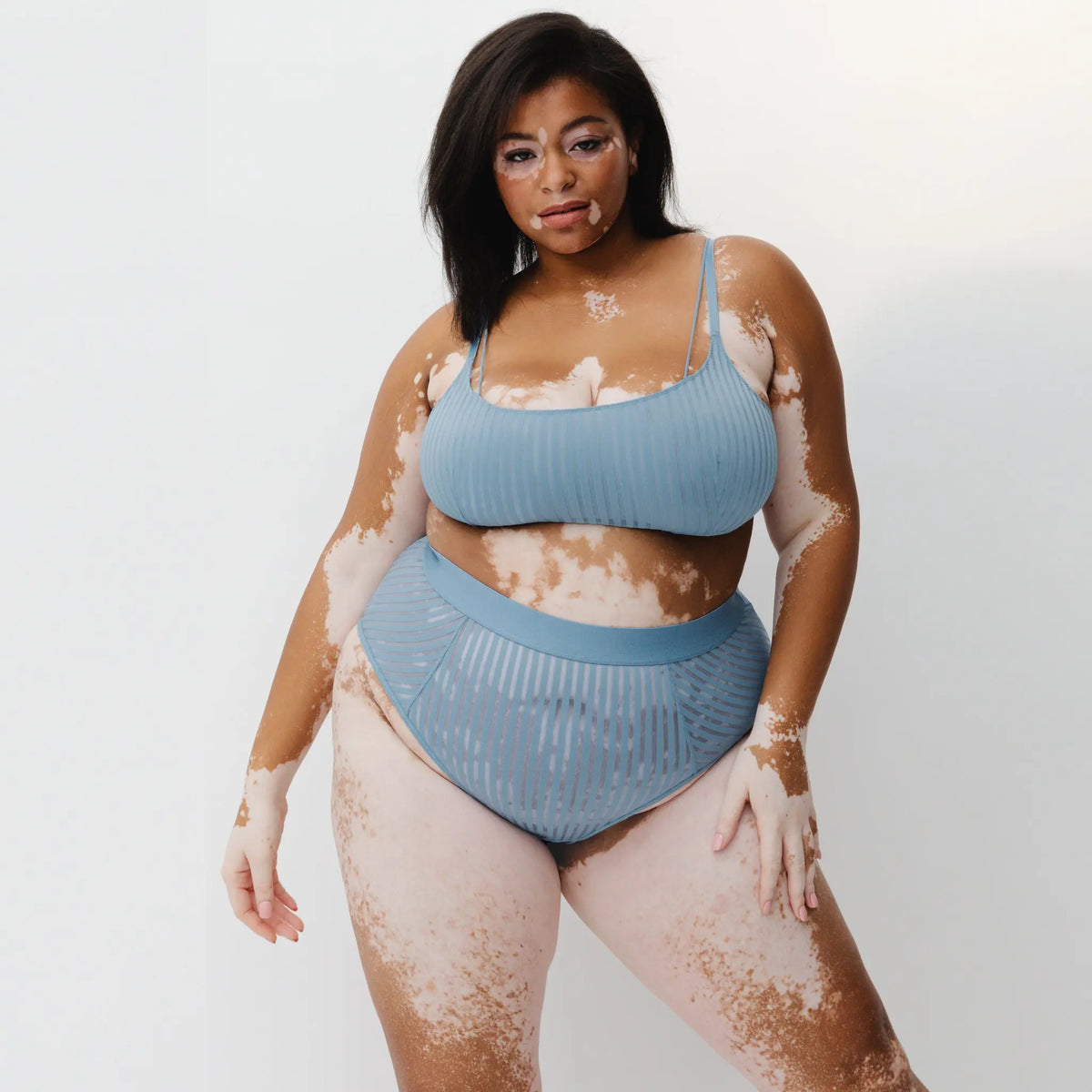 Monique Morin Model 5'8" 38F wearing size 2X