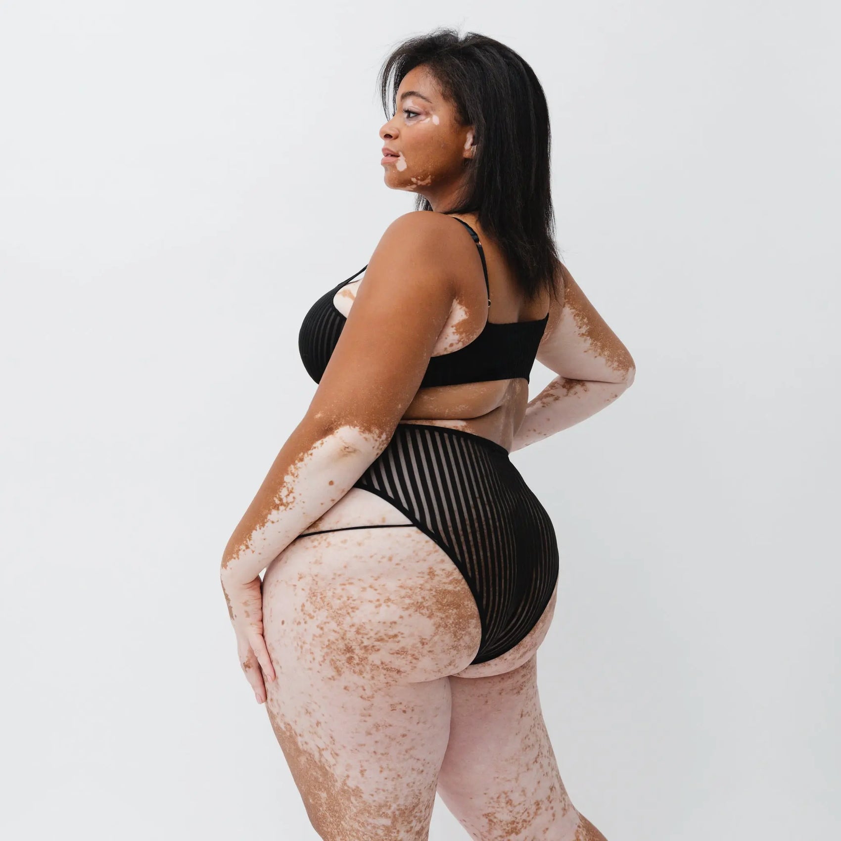 Monique Morin Model 5'8" 38F wearing size 2X