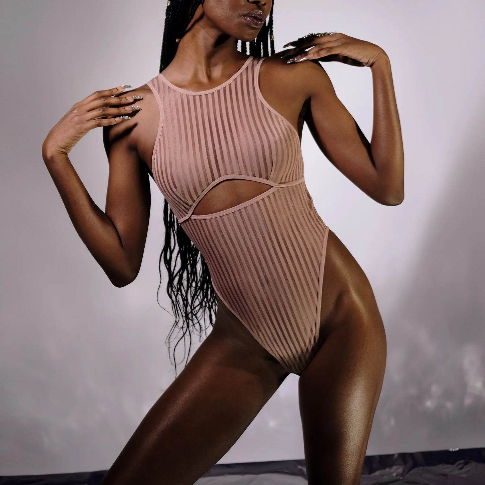 Model 5'10" 34A wearing size S