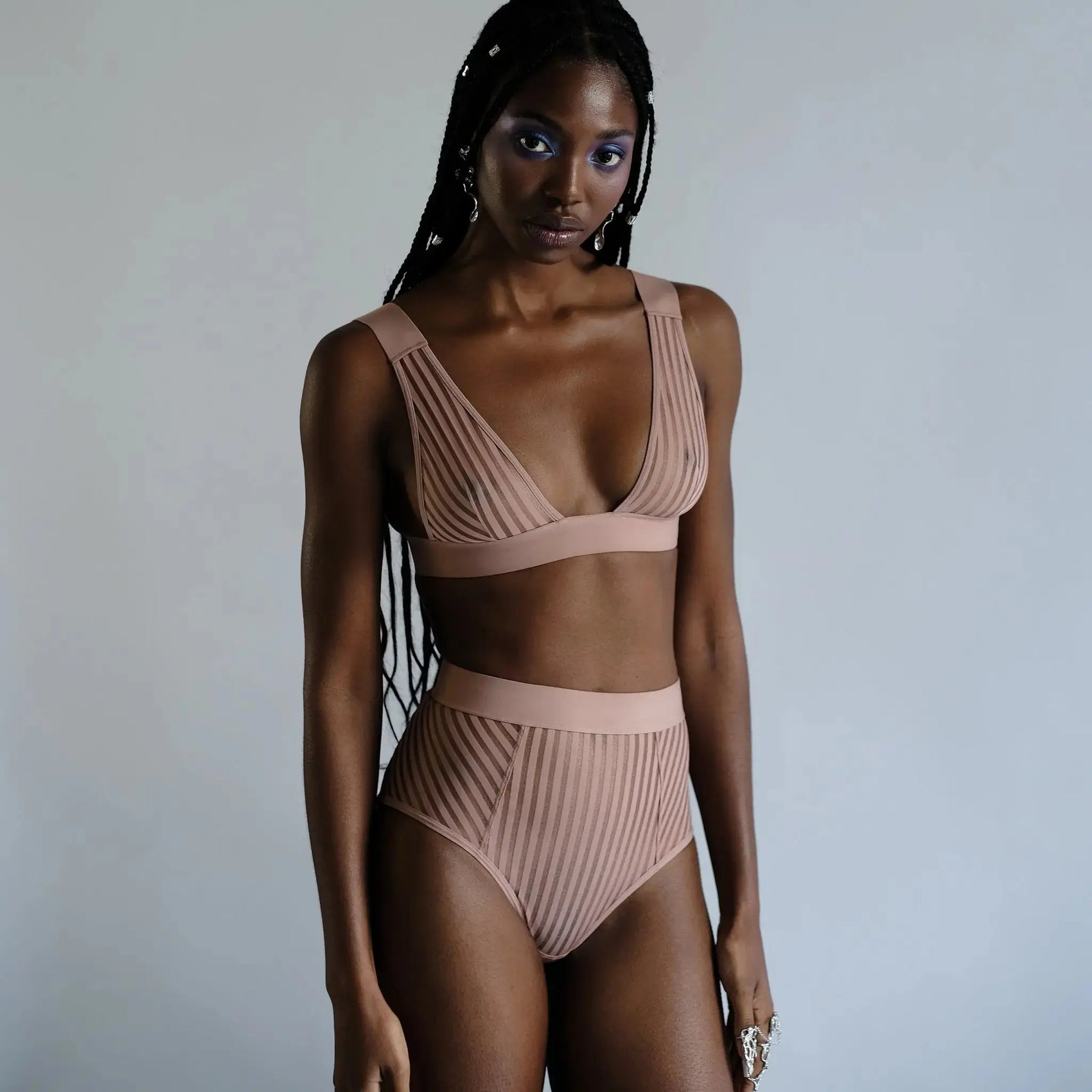 Model 5'10" 34A wearing size XS