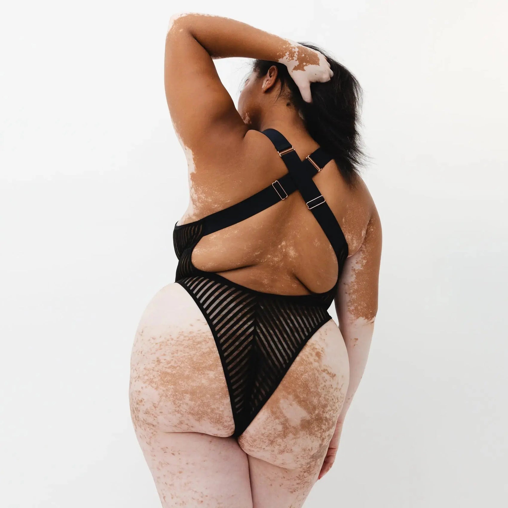 Model 5'8" 38F wearing size 2X