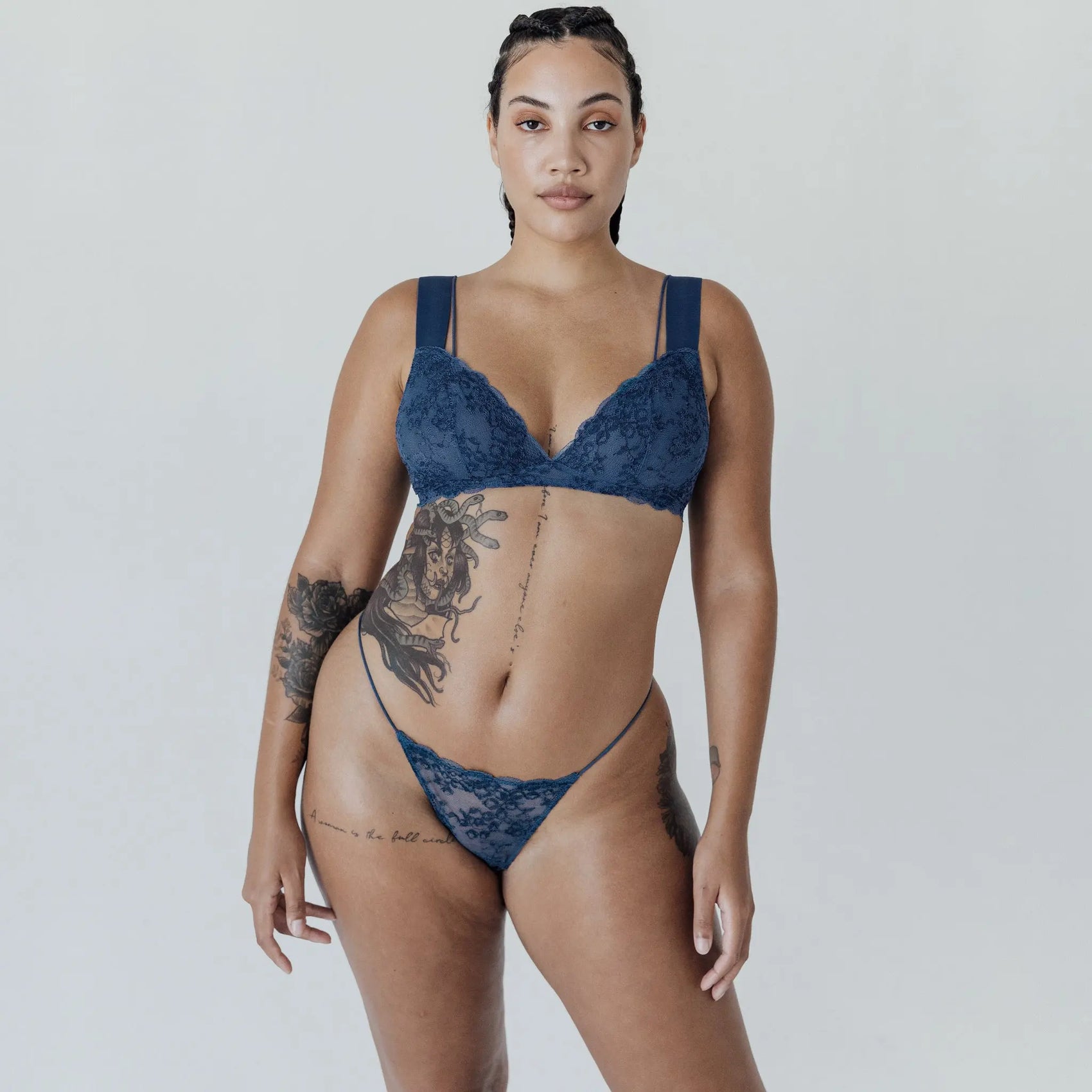 Model 5'11" 36C wearing size L