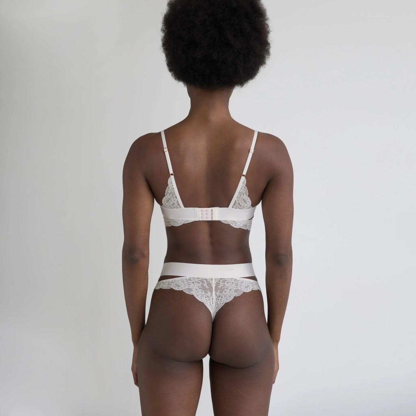 Monique Morin Model 5’8’’ 34B wearing size S
