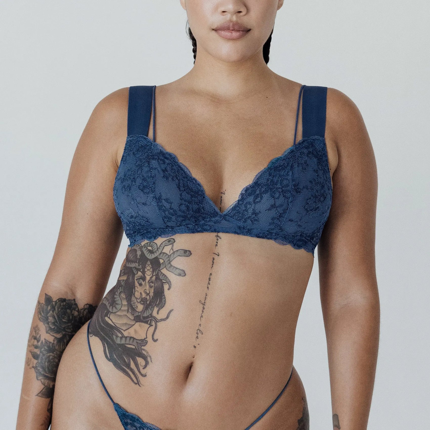 Model 5'11" 36C wearing size L