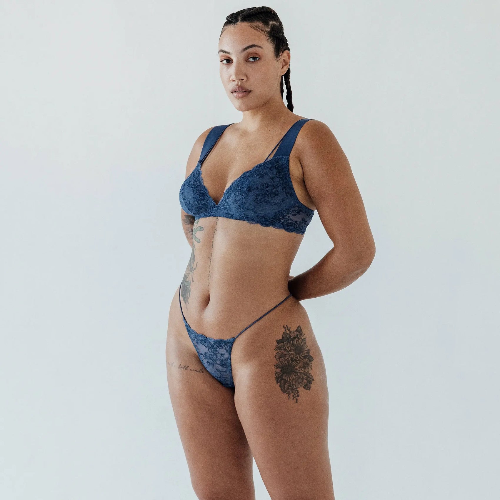 Model 5'11" 36C wearing size L